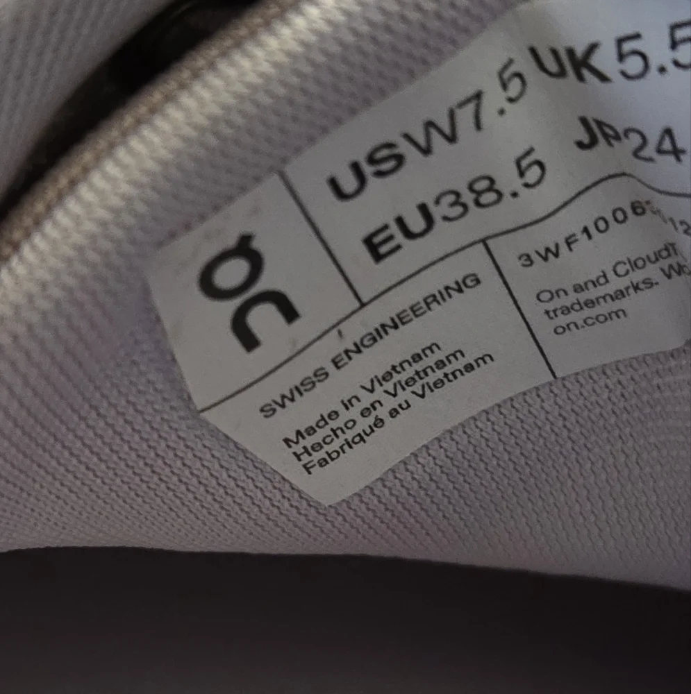 On Running Walking Sneakers Women Size 7.5 Cloud 6 - Picture 2 of 10